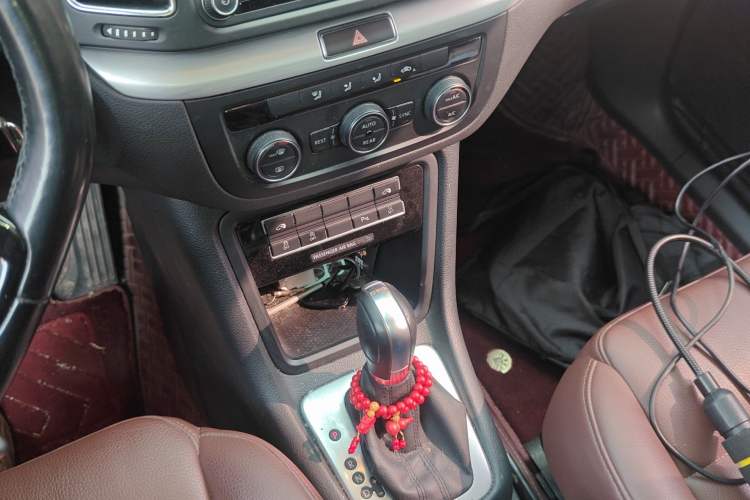 Used Volkswagen Sharan 2018 380TSI Luxury 7-Seater Gear Lever