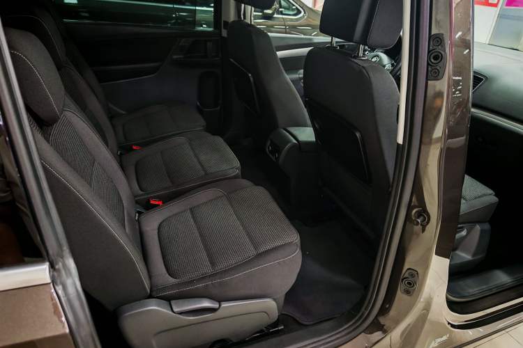 Used Volkswagen Sharan 2018 380TSI Comfort Edition 7-Seater Interior 10