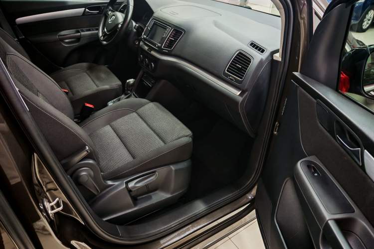 Used Volkswagen Sharan 2018 380TSI Comfort Edition 7-Seater Interior 9