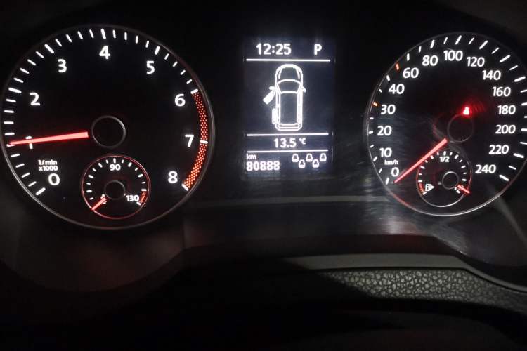 Used Volkswagen Sharan 2018 380TSI Luxury 7-Seater Odometer Close Up