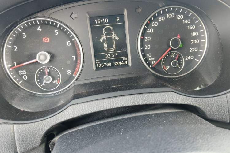 Used Volkswagen Sharan 2018 380TSI Comfort Edition 7-Seater Odometer Close Up