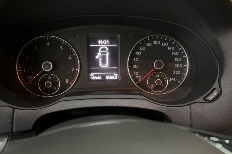 Used Volkswagen Sharan 2018 380TSI Comfort Edition 7-Seater Odometer Close Up