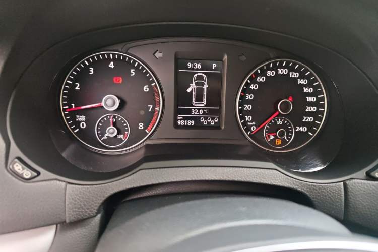 Used Volkswagen Sharan 2018 280TSI Enjoyment Model 7 Seats Odometer Close Up