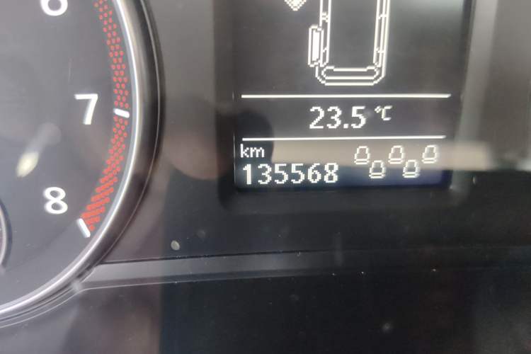 Used Volkswagen Sharan 2018 280TSI Enjoyment Model 7 Seats Odometer Close Up