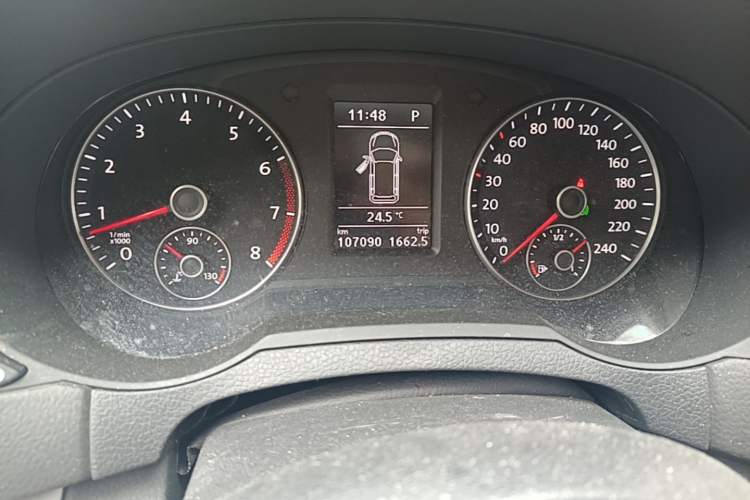 Used Volkswagen Sharan 2018 280TSI Enjoyment Model 7 Seats Odometer Close Up