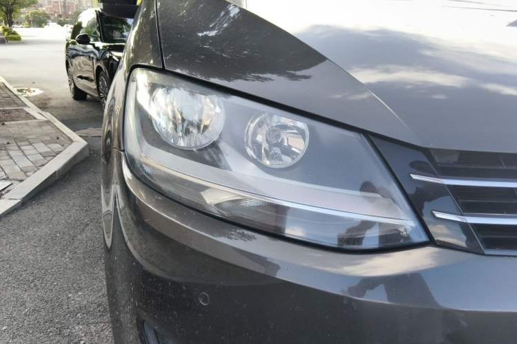 Used Volkswagen Sharan 2018 380TSI Comfort Edition 7-Seater Right Front Headlight