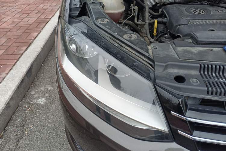 Used Volkswagen Sharan 2018 380TSI Comfort Edition 7-Seater Right Front Headlight