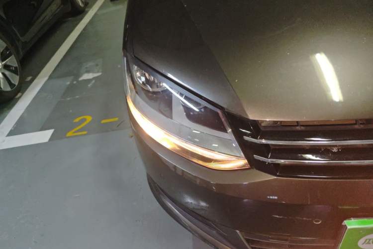 Used Volkswagen Sharan 2018 380TSI Comfort Edition 7-Seater Right Front Headlight
