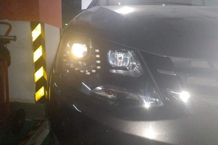 Used Volkswagen Sharan 2018 380TSI Comfort Edition 7-Seater Right Front Headlight