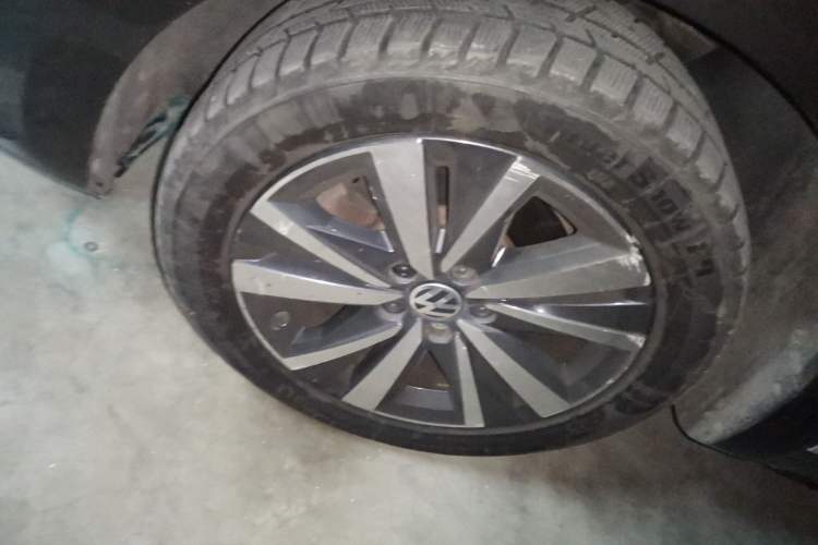 Used Volkswagen Sharan 2018 380TSI Luxury 7-Seater Right Front Wheel Hub
