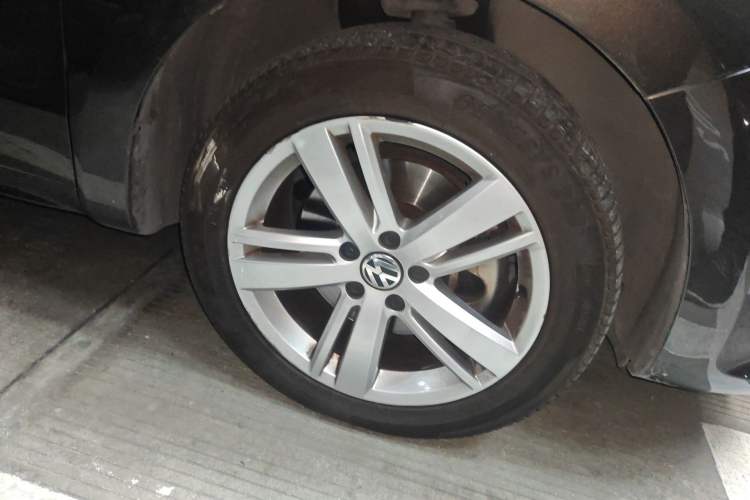 Used Volkswagen Sharan 2018 Revised Version 380TSI Comfort Edition 7-Seater Right Front Wheel Hub