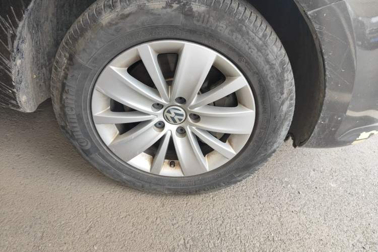 Used Volkswagen Sharan 2018 280TSI Enjoyment Model 7 Seats Right Front Wheel Hub