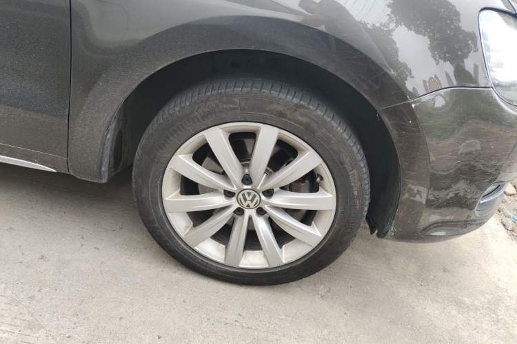 Used Volkswagen Sharan 2018 380TSI Luxury 7-Seater Right Front Wheel Hub