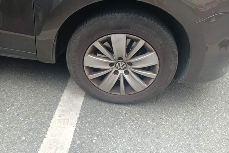 Used Volkswagen Sharan 2018 280TSI Enjoyment Model 7 Seats Right Front Wheel Hub