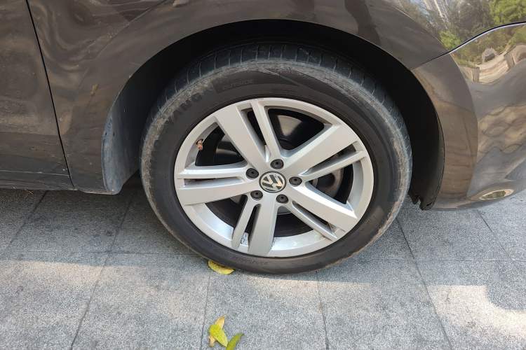 Used Volkswagen Sharan 2018 380TSI Comfort Edition 6-Seater Right Front Wheel Hub