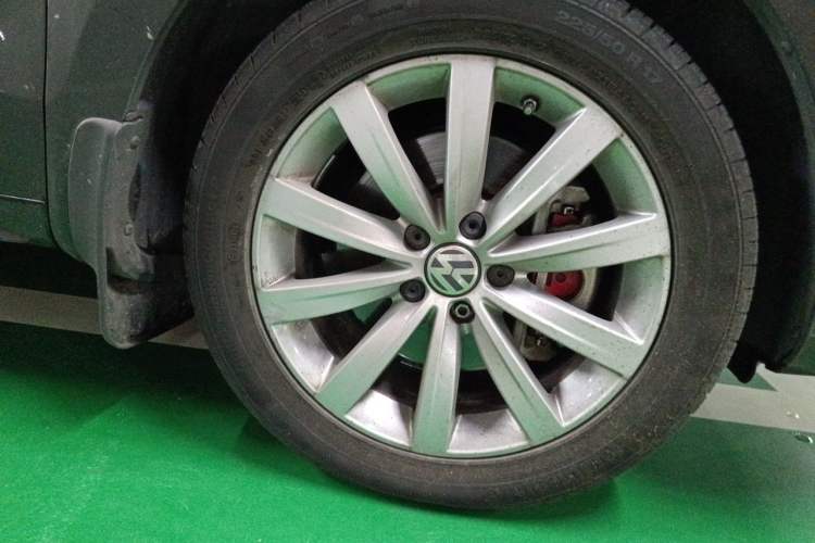 Used Volkswagen Sharan 2018 380TSI Flagship Model 6-Seater Right Front Wheel Hub