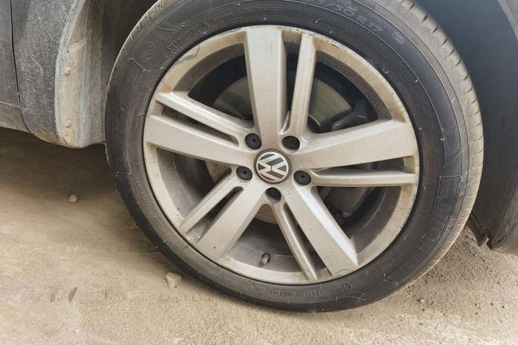 Used Volkswagen Sharan 2018 380TSI Comfort Edition 7-Seater Right Front Wheel Hub