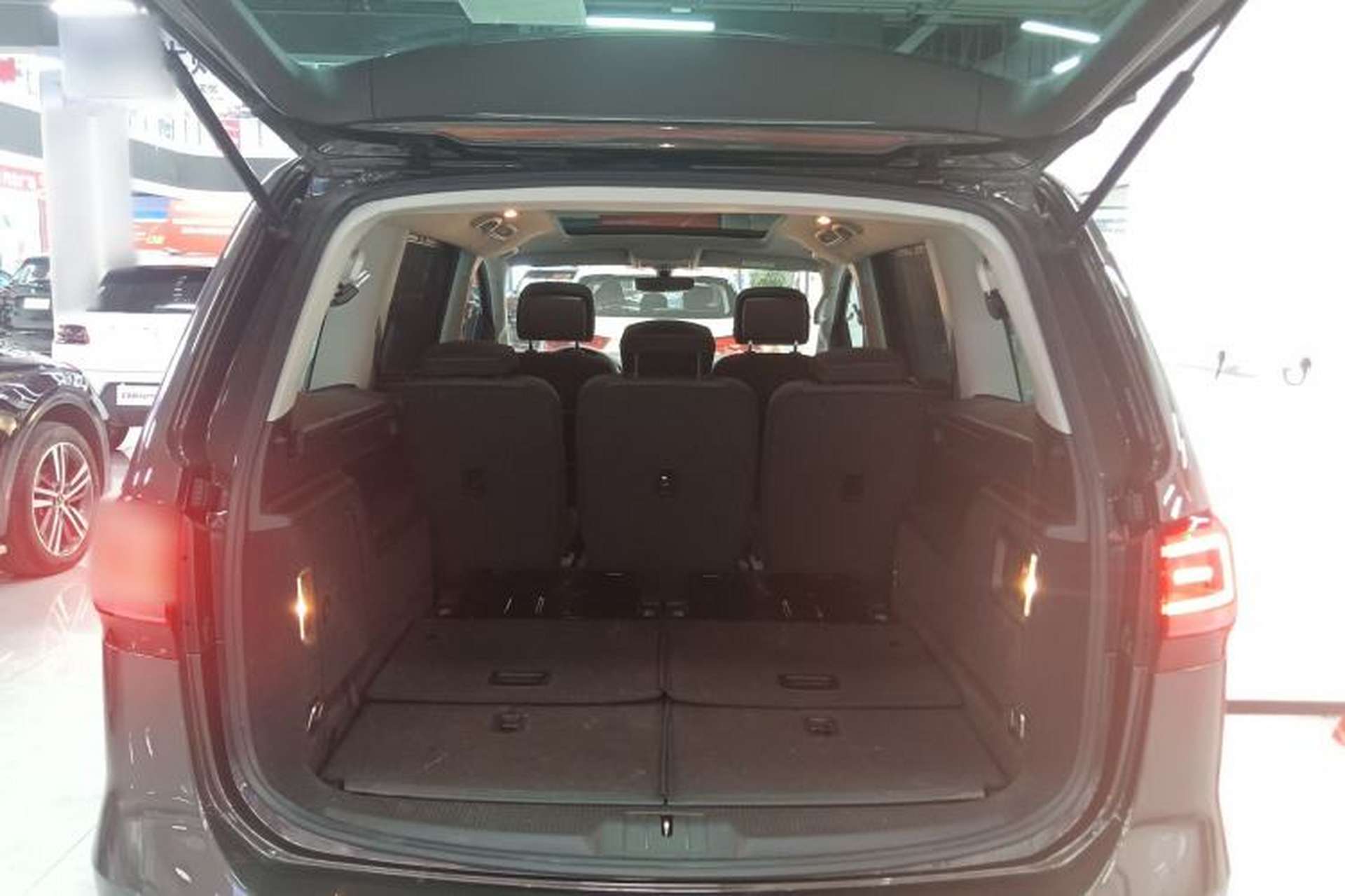 Used Volkswagen Sharan 2018 380TSI Comfort Edition 7-Seater Trunk