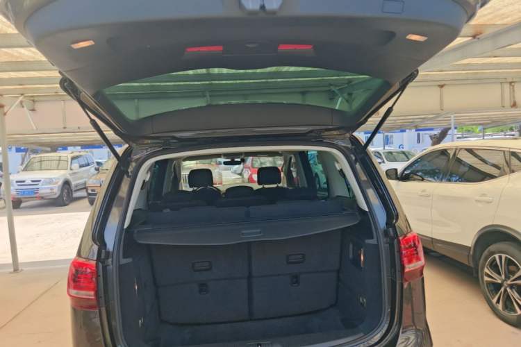 Used Volkswagen Sharan 2018 380TSI Comfort Edition 7-Seater Trunk