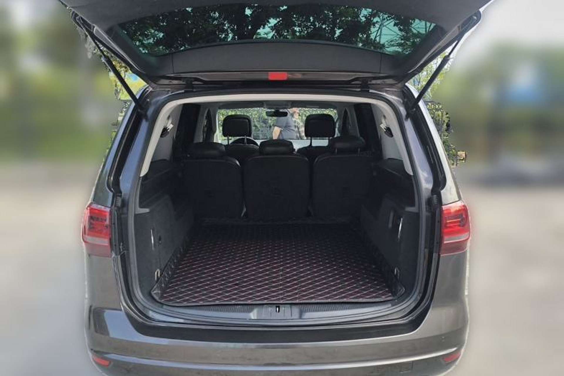 Used Volkswagen Sharan 2018 380TSI Comfort Edition 7-Seater Trunk