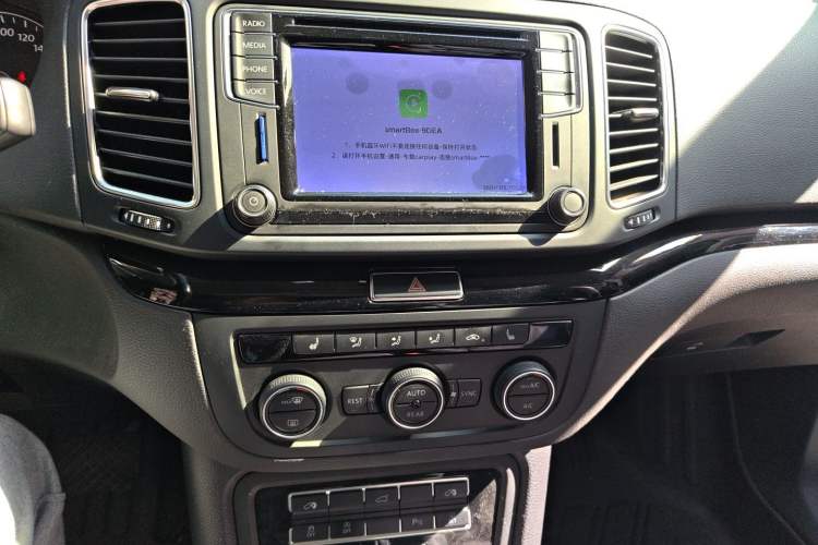 Used Volkswagen Sharan 2018 380TSI Enjoyment Edition Premium 7-Seater Audio And AC Panel