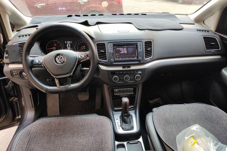 Used Volkswagen Sharan 2018 380TSI Luxury 6-Seater Center Console