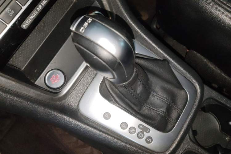 Used Volkswagen Sharan 2018 380TSI Enjoyment Edition Premium 7-Seater Gear Lever