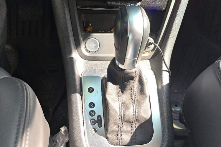 Used Volkswagen Sharan 2018 380TSI Enjoyment Edition Premium 7-Seater Gear Lever