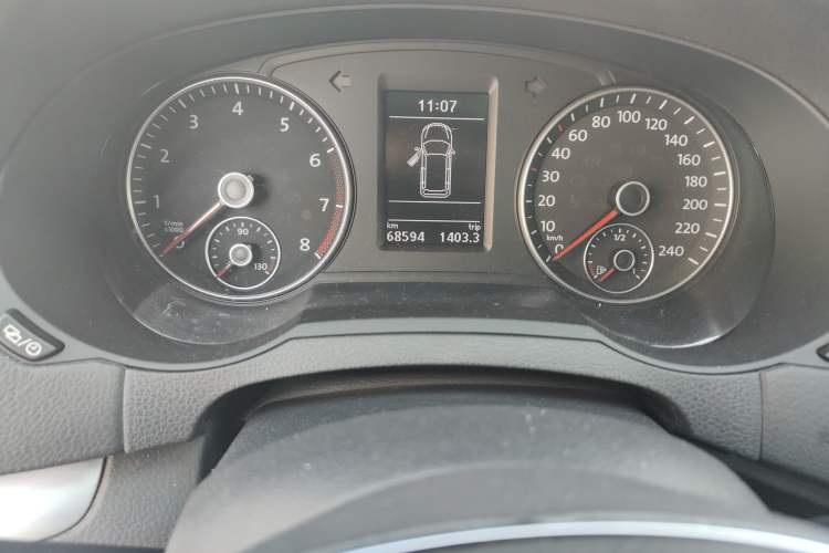 Used Volkswagen Sharan 2018 380TSI Comfort Edition 7-Seater Odometer Close Up