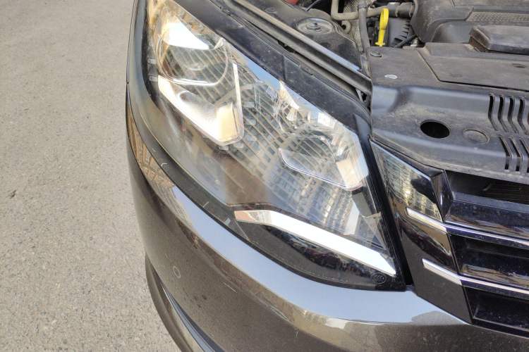 Used Volkswagen Sharan 2018 380TSI Luxury 6-Seater Right Front Headlight