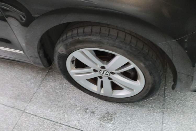 Used Volkswagen Sharan 2018 380TSI Enjoyment Edition Premium 7-Seater Right Front Wheel Hub