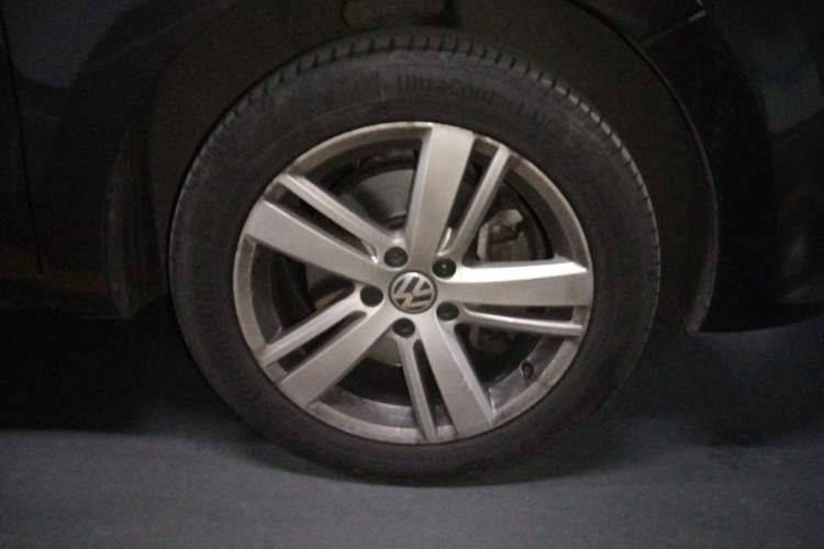 Used Volkswagen Sharan 2018 380TSI Comfort Edition 7-Seater Right Front Wheel Hub