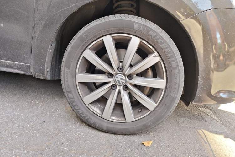 Used Volkswagen Sharan 2018 380TSI Enjoyment Edition Premium 7-Seater Right Front Wheel Hub