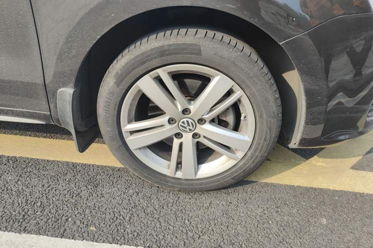 Used Volkswagen Sharan 2018 380TSI Comfort Edition 7-Seater Right Front Wheel Hub