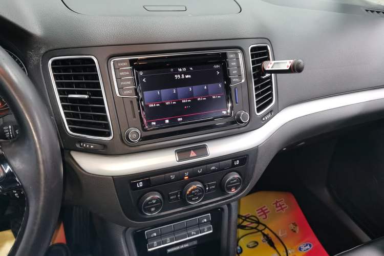Used Volkswagen Sharan 2018 380TSI Comfort Edition 7-Seater Audio And AC Panel