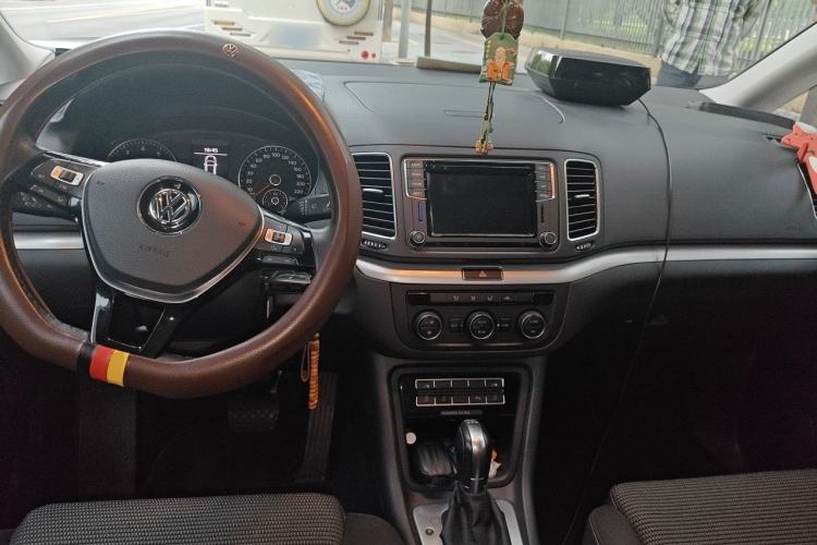 Used Volkswagen Sharan 2018 380TSI Comfort Edition 7-Seater Center Console