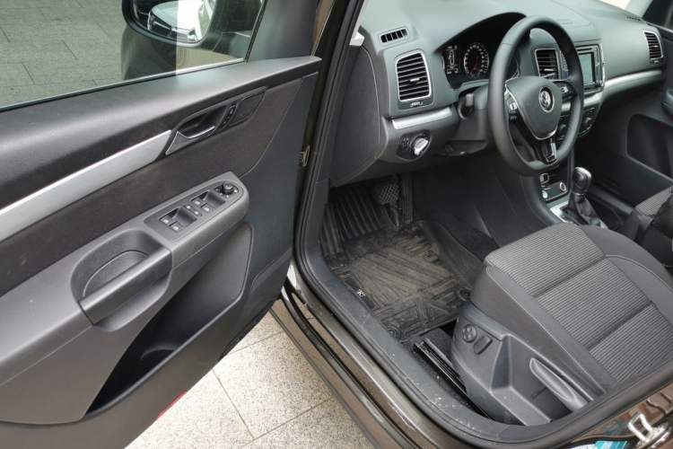 Used Volkswagen Sharan 2018 Revised Version 380TSI Comfort Edition 7-Seater Interior 3