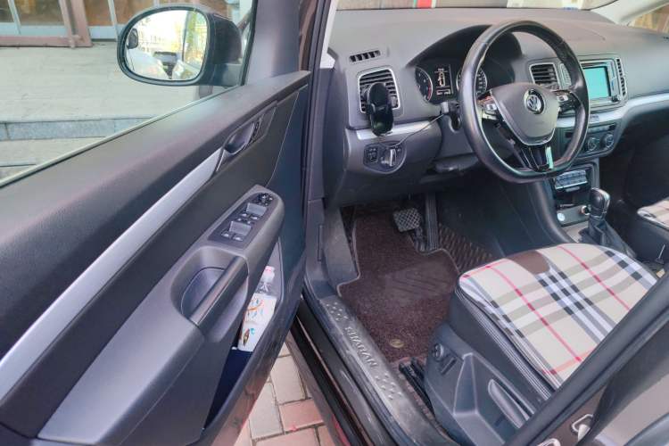 Used Volkswagen Sharan 2018 380TSI Luxury 7-Seater Interior 4