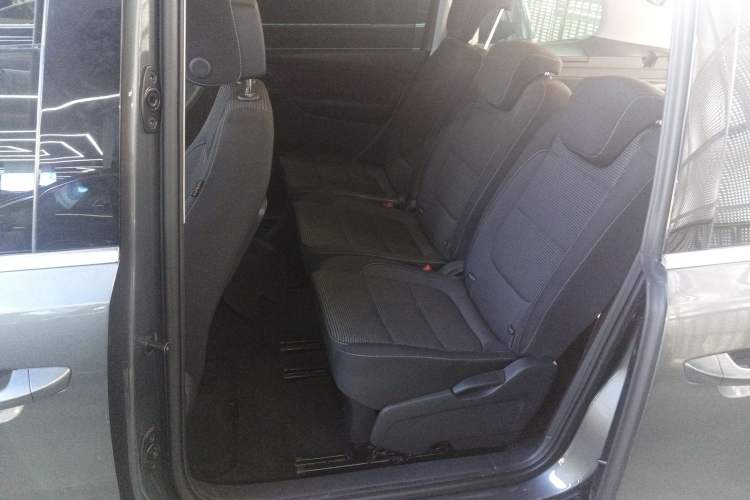 Used Volkswagen Sharan 2018 380TSI Comfort Edition 7-Seater Interior 4