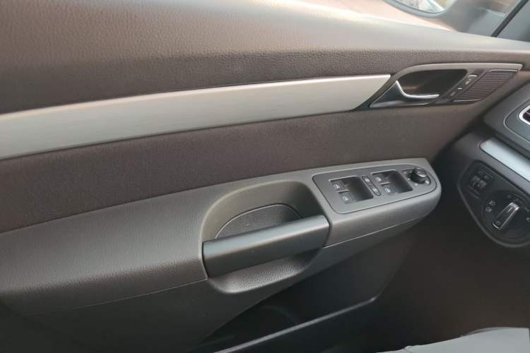 Used Volkswagen Sharan 2018 380TSI Comfort Edition 7-Seater Interior 5