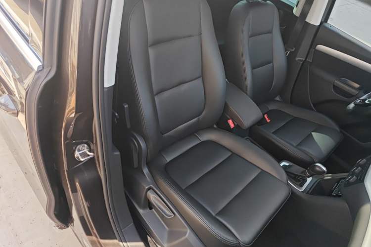 Used Volkswagen Sharan 2018 380TSI Comfort Edition 7-Seater Right Front Seat