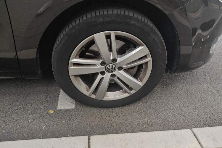 Used Volkswagen Sharan 2018 380TSI Comfort Edition 7-Seater Right Front Wheel Hub