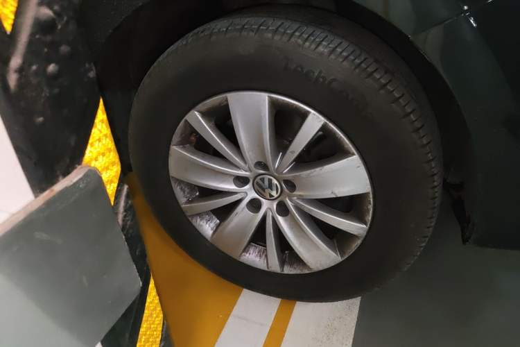 Used Volkswagen Sharan 2018 280TSI Enjoyment Model 7 Seats Right Front Wheel Hub