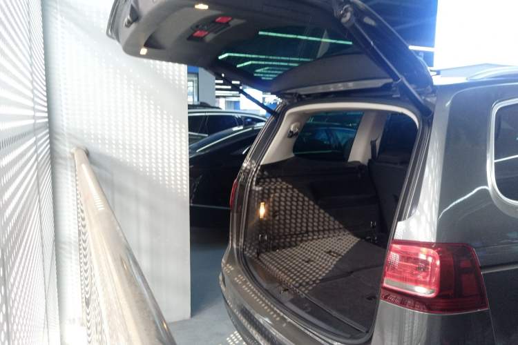 Used Volkswagen Sharan 2018 380TSI Comfort Edition 7-Seater Trunk