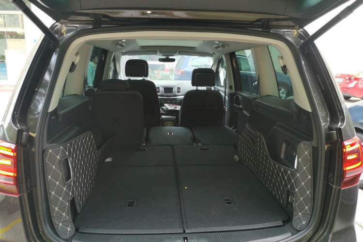 Used Volkswagen Sharan 2018 Revised Version 380TSI Comfort Edition 7-Seater Trunk