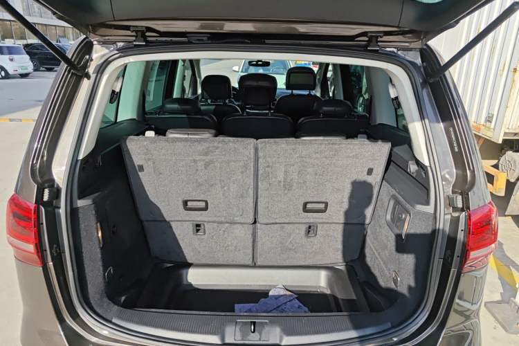 Used Volkswagen Sharan 2018 380TSI Comfort Edition 7-Seater Trunk