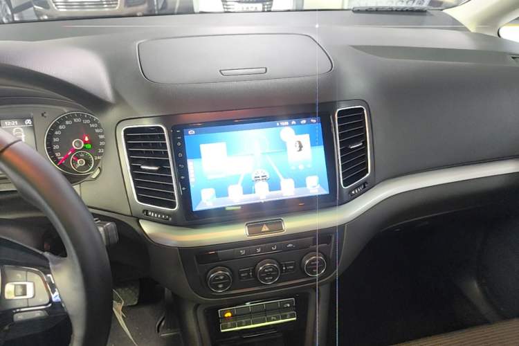 Used Volkswagen Sharan 2018 380TSI Comfort Edition 7-Seater Audio And AC Panel