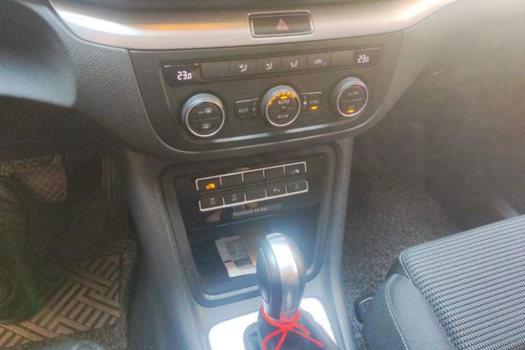 Used Volkswagen Sharan 2018 380TSI Comfort Edition 7-Seater Audio And AC Panel
