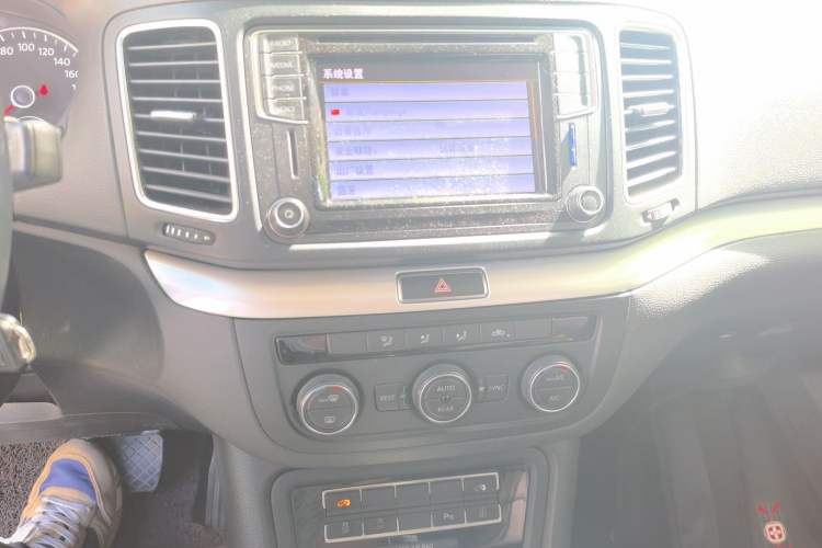 Used Volkswagen Sharan 2018 380TSI Comfort Edition 7-Seater Audio And AC Panel