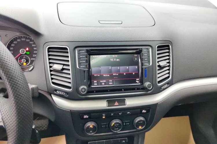 Used Volkswagen Sharan 2018 380TSI Comfort Edition 7-Seater Audio And AC Panel